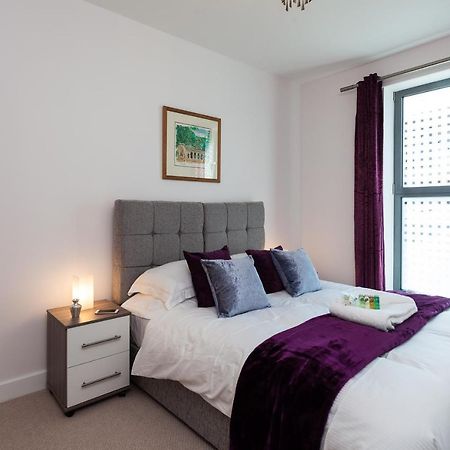 Self-Contained Town Centre One Bedroom Apartments By Helmswood Serviced Apartments Redhill  Dış mekan fotoğraf