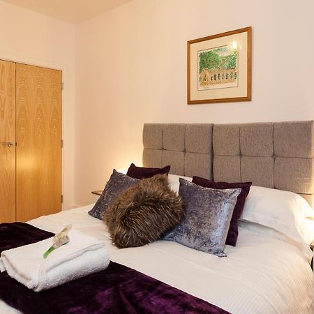 Self-Contained Town Centre One Bedroom Apartments By Helmswood Serviced Apartments Redhill  Dış mekan fotoğraf