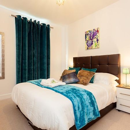 Self-Contained Town Centre One Bedroom Apartments By Helmswood Serviced Apartments Redhill  Dış mekan fotoğraf