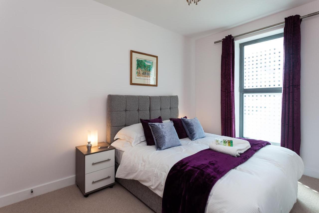 Self-Contained Town Centre One Bedroom Apartments By Helmswood Serviced Apartments Redhill  Dış mekan fotoğraf
