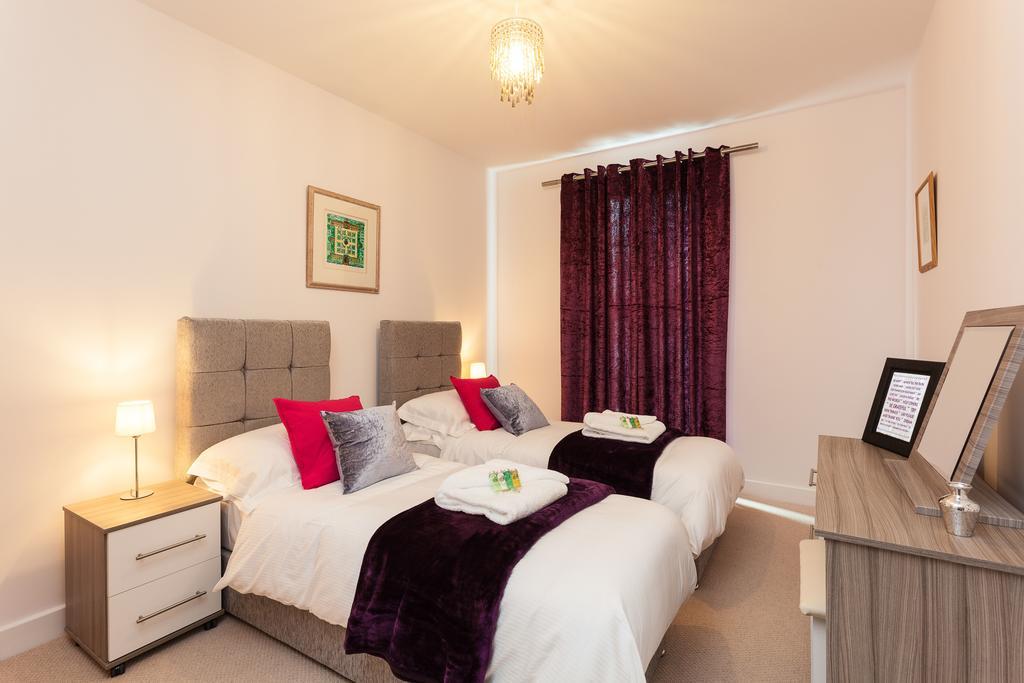 Self-Contained Town Centre One Bedroom Apartments By Helmswood Serviced Apartments Redhill  Dış mekan fotoğraf