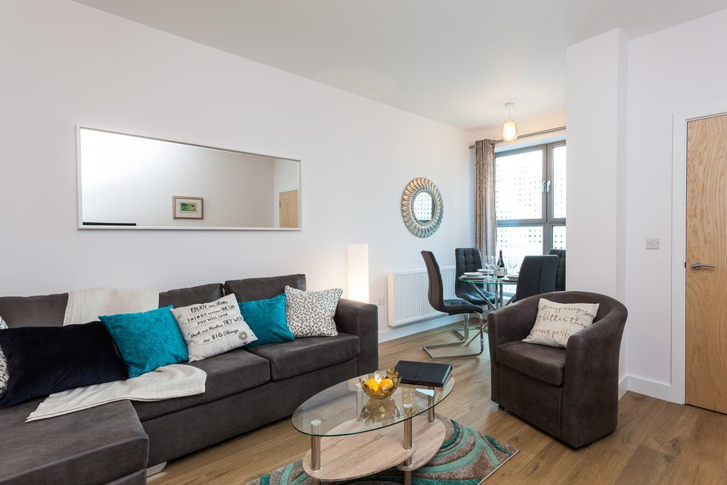 Self-Contained Town Centre One Bedroom Apartments By Helmswood Serviced Apartments Redhill  Dış mekan fotoğraf