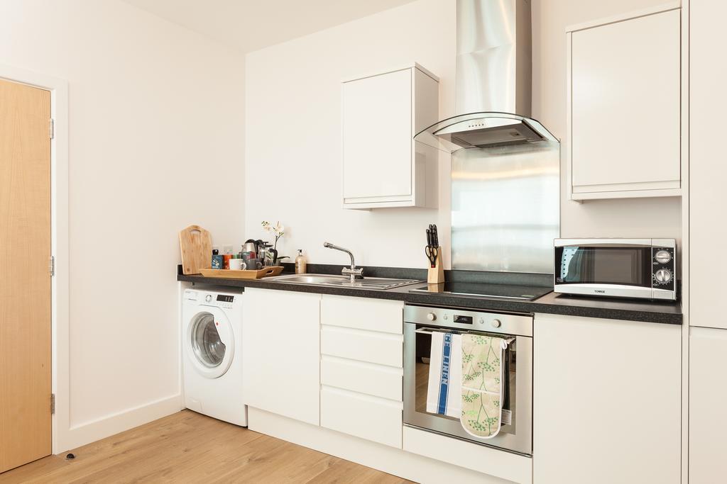 Self-Contained Town Centre One Bedroom Apartments By Helmswood Serviced Apartments Redhill  Dış mekan fotoğraf