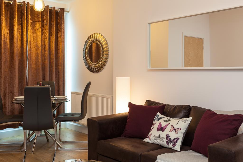 Self-Contained Town Centre One Bedroom Apartments By Helmswood Serviced Apartments Redhill  Dış mekan fotoğraf