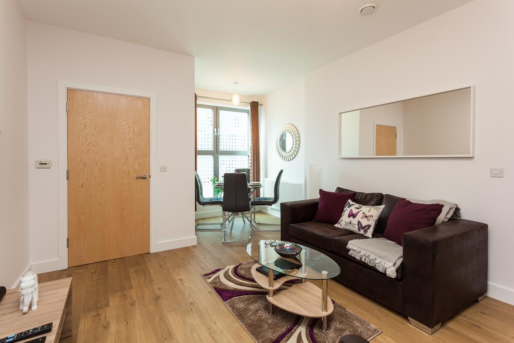Self-Contained Town Centre One Bedroom Apartments By Helmswood Serviced Apartments Redhill  Dış mekan fotoğraf