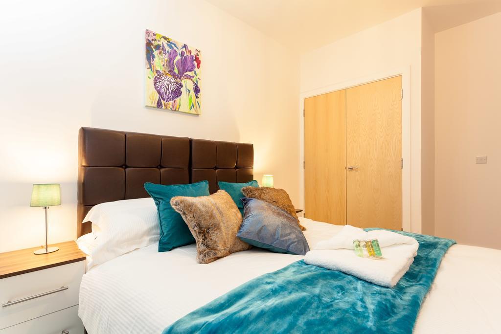 Self-Contained Town Centre One Bedroom Apartments By Helmswood Serviced Apartments Redhill  Dış mekan fotoğraf