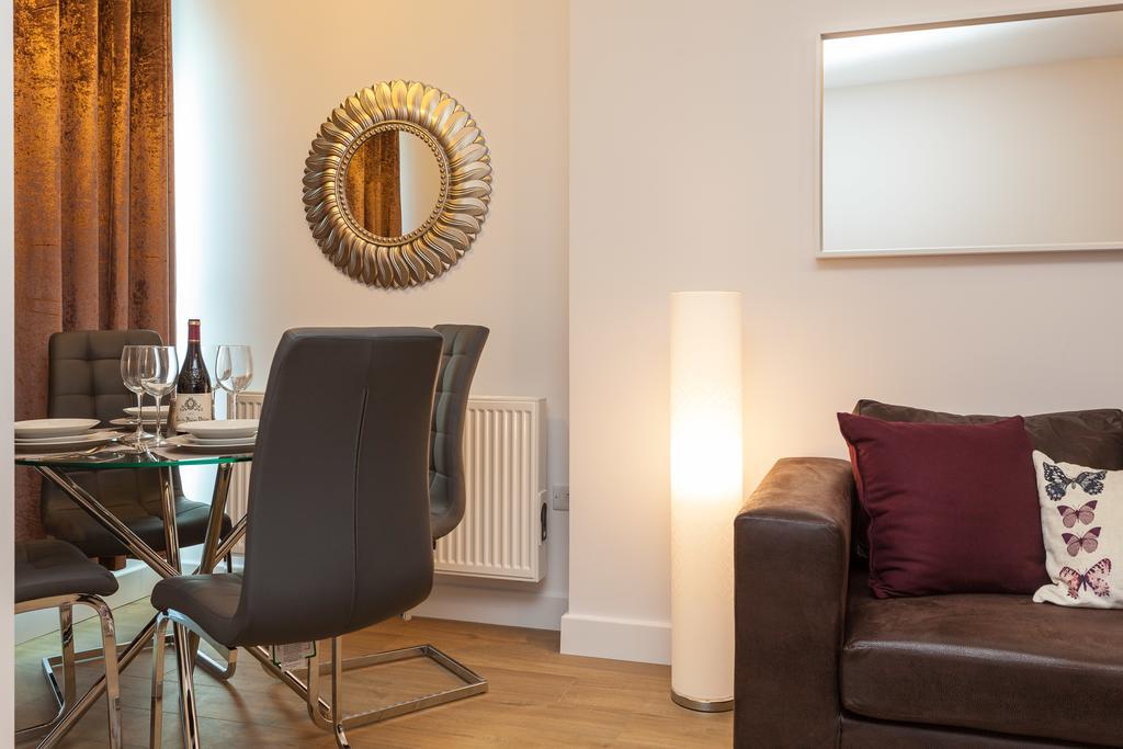 Self-Contained Town Centre One Bedroom Apartments By Helmswood Serviced Apartments Redhill  Dış mekan fotoğraf