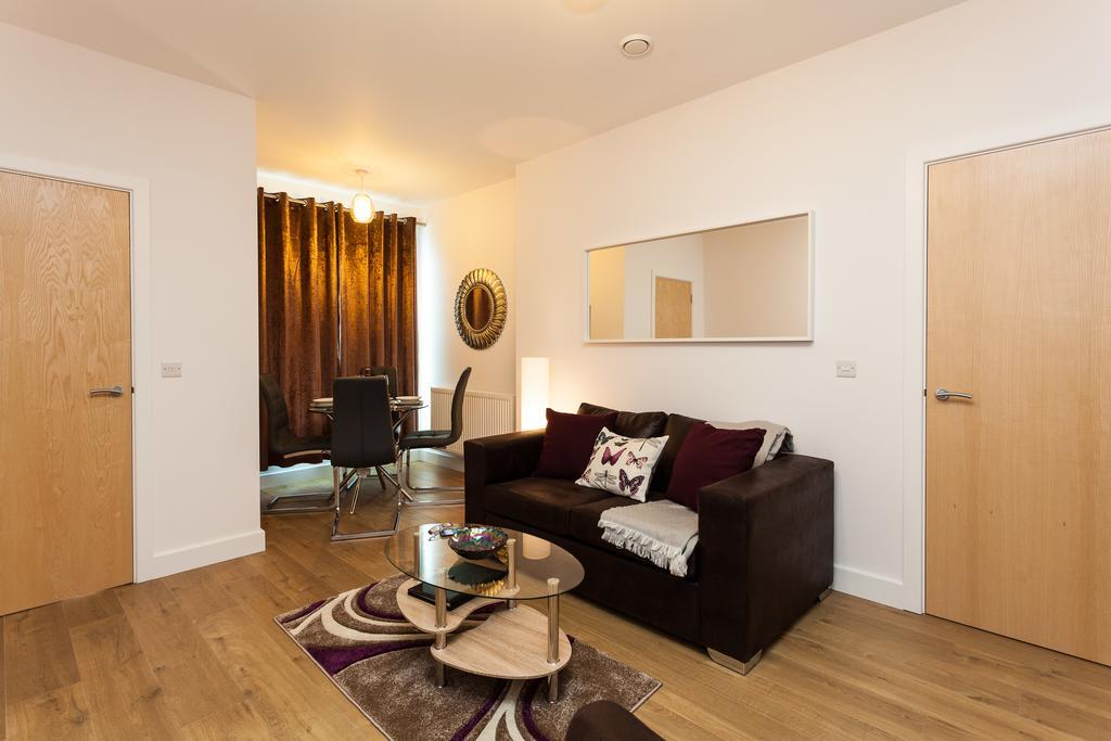 Self-Contained Town Centre One Bedroom Apartments By Helmswood Serviced Apartments Redhill  Dış mekan fotoğraf