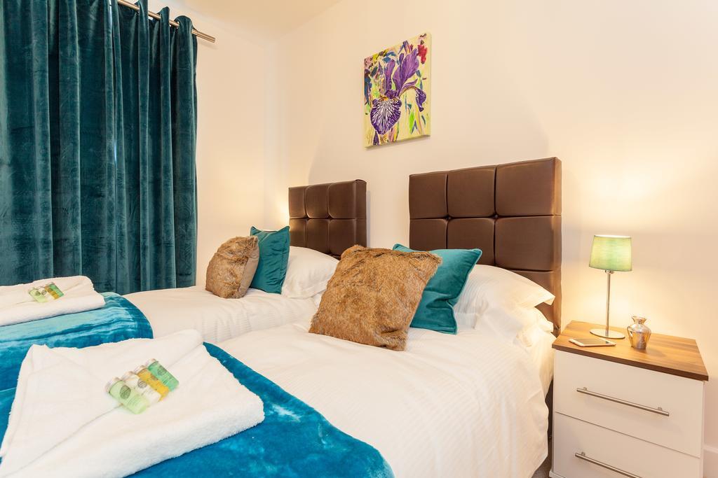 Self-Contained Town Centre One Bedroom Apartments By Helmswood Serviced Apartments Redhill  Dış mekan fotoğraf