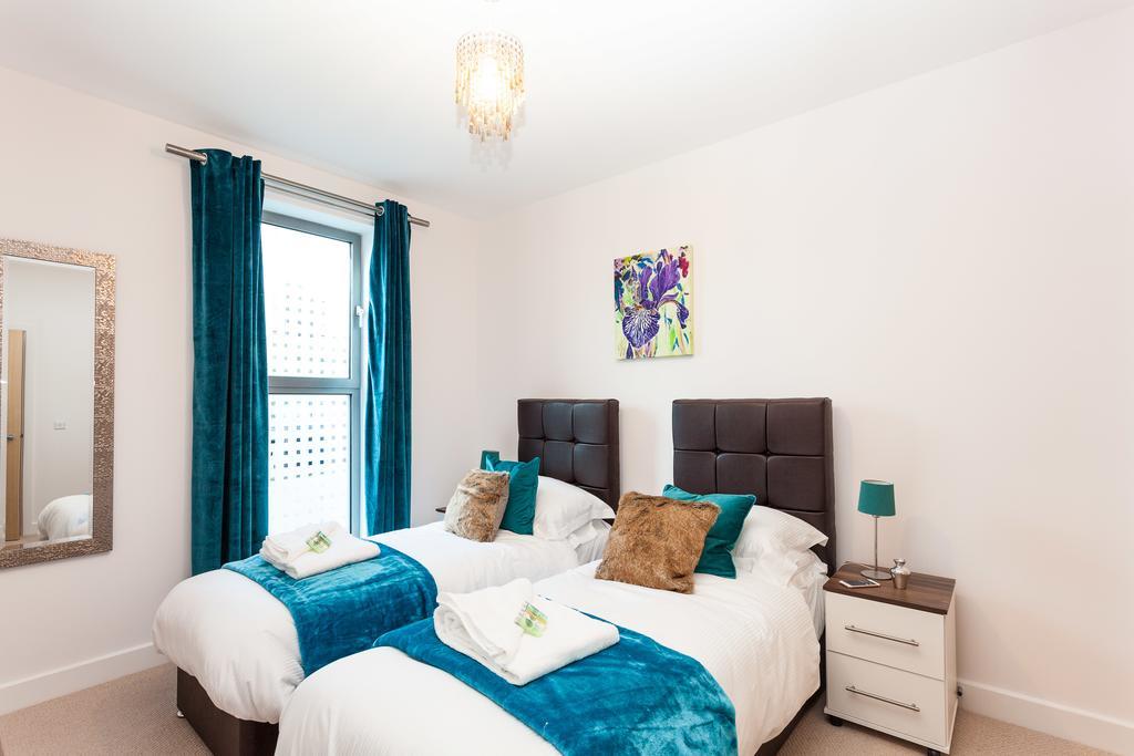 Self-Contained Town Centre One Bedroom Apartments By Helmswood Serviced Apartments Redhill  Dış mekan fotoğraf
