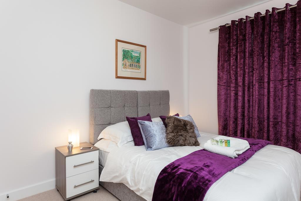 Self-Contained Town Centre One Bedroom Apartments By Helmswood Serviced Apartments Redhill  Dış mekan fotoğraf