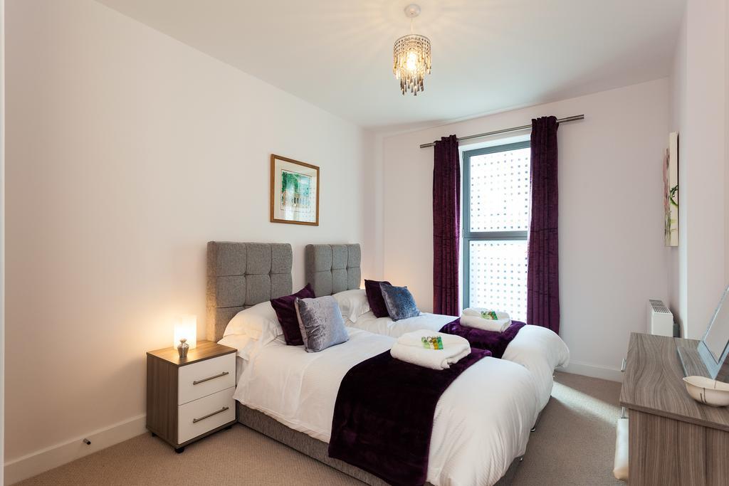 Self-Contained Town Centre One Bedroom Apartments By Helmswood Serviced Apartments Redhill  Dış mekan fotoğraf