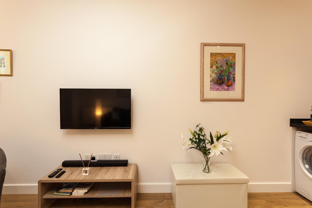 Self-Contained Town Centre One Bedroom Apartments By Helmswood Serviced Apartments Redhill  Dış mekan fotoğraf