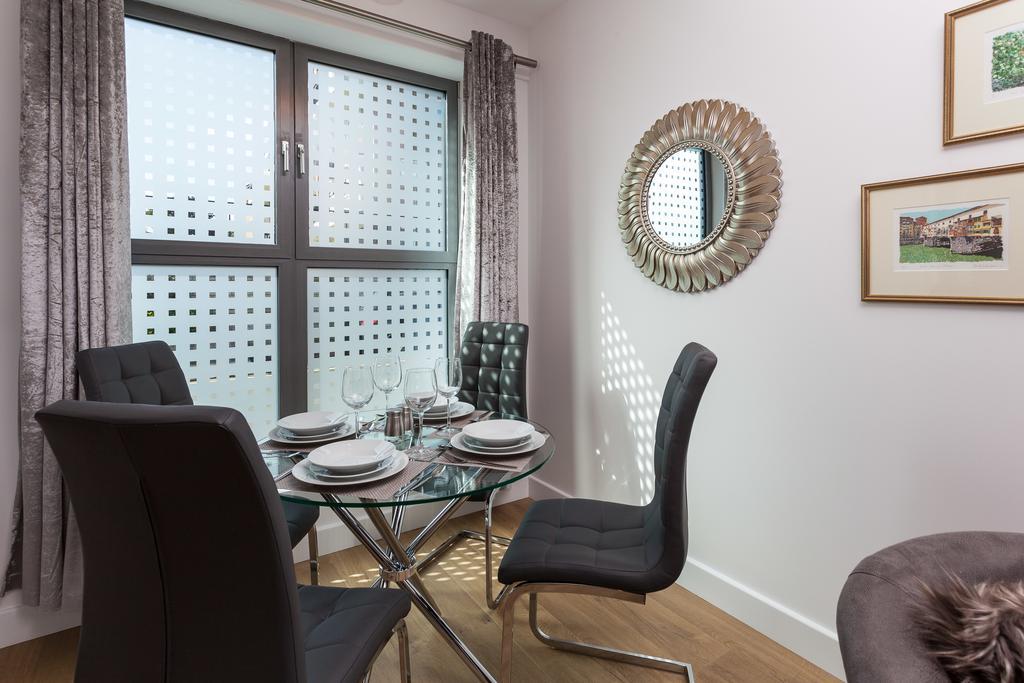 Self-Contained Town Centre One Bedroom Apartments By Helmswood Serviced Apartments Redhill  Dış mekan fotoğraf