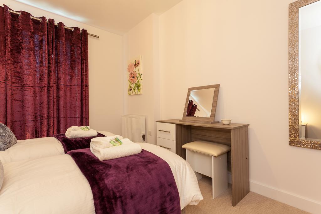 Self-Contained Town Centre One Bedroom Apartments By Helmswood Serviced Apartments Redhill  Dış mekan fotoğraf