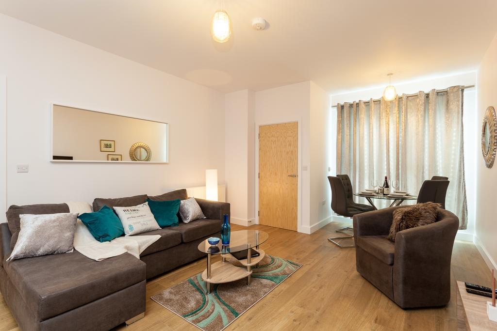 Self-Contained Town Centre One Bedroom Apartments By Helmswood Serviced Apartments Redhill  Dış mekan fotoğraf