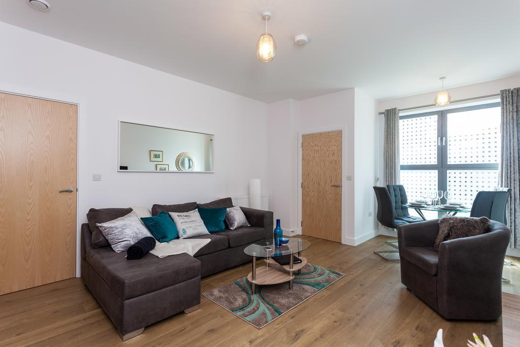 Self-Contained Town Centre One Bedroom Apartments By Helmswood Serviced Apartments Redhill  Dış mekan fotoğraf