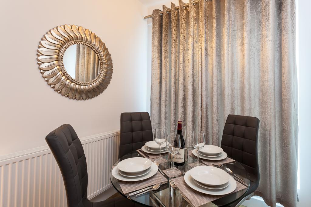 Self-Contained Town Centre One Bedroom Apartments By Helmswood Serviced Apartments Redhill  Dış mekan fotoğraf