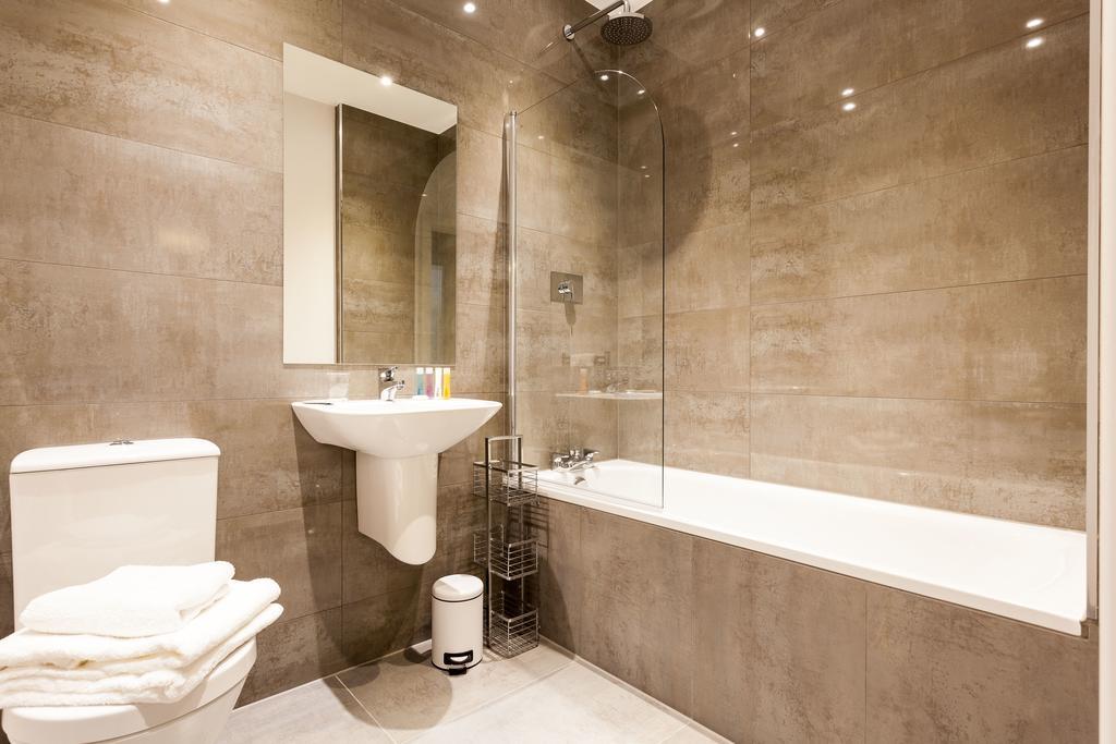 Self-Contained Town Centre One Bedroom Apartments By Helmswood Serviced Apartments Redhill  Dış mekan fotoğraf