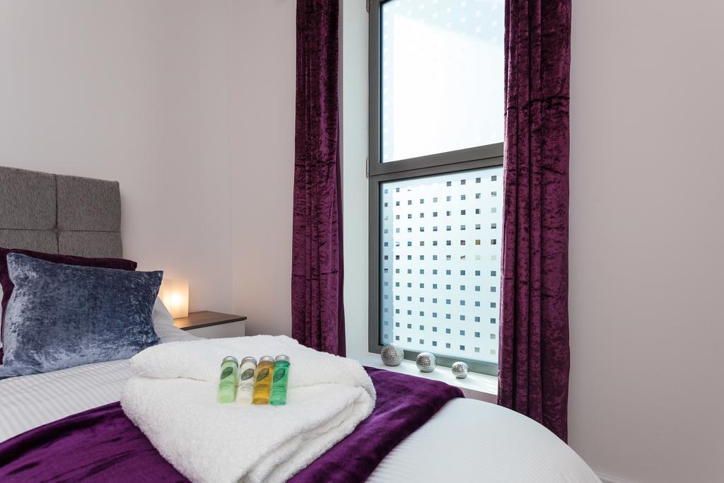 Self-Contained Town Centre One Bedroom Apartments By Helmswood Serviced Apartments Redhill  Dış mekan fotoğraf