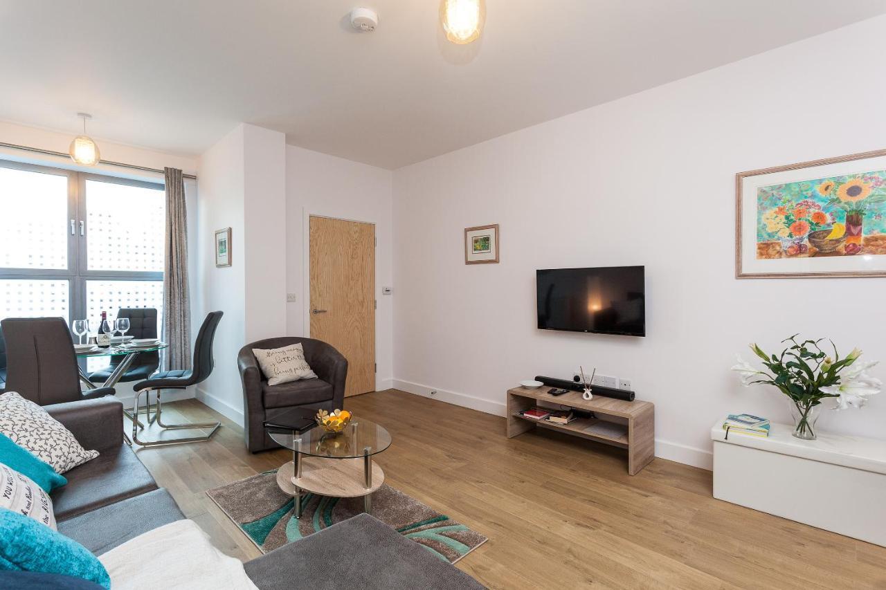Self-Contained Town Centre One Bedroom Apartments By Helmswood Serviced Apartments Redhill  Dış mekan fotoğraf